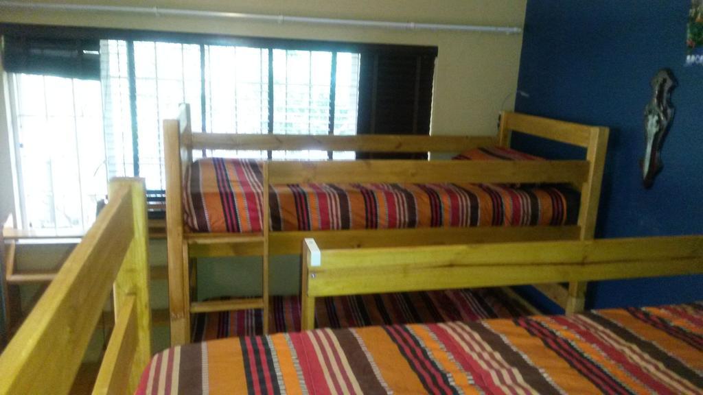 The Birches Backpacker Lodge Randburg Phòng bức ảnh