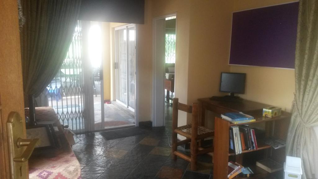 The Birches Backpacker Lodge Randburg Ngoại thất bức ảnh