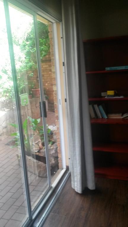 The Birches Backpacker Lodge Randburg Ngoại thất bức ảnh